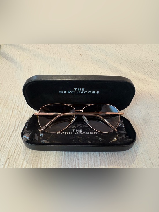 Marc Jacobs Accessories - Marc Jacobs Aviator Sunglasses in Rose Gold with Dark Lenses
